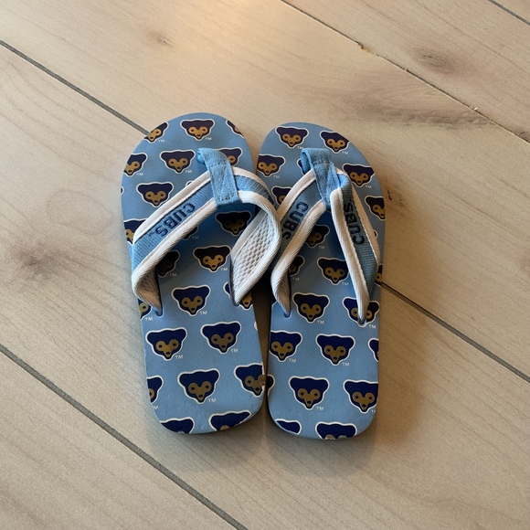 women's cubs flip flops